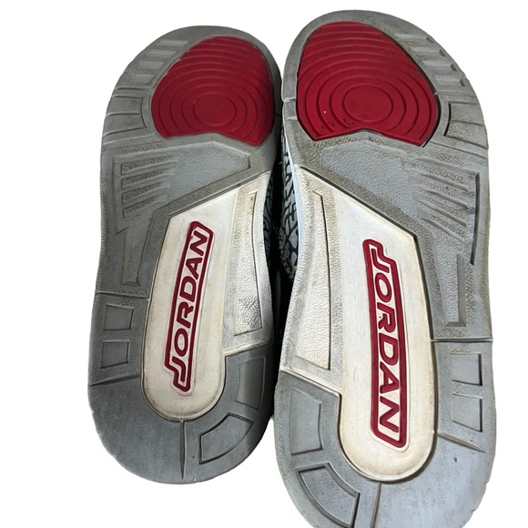 Nike Kids Boys 5Y Nike Air Jordan’s Black White Cement Gray - Picture 14 of 14